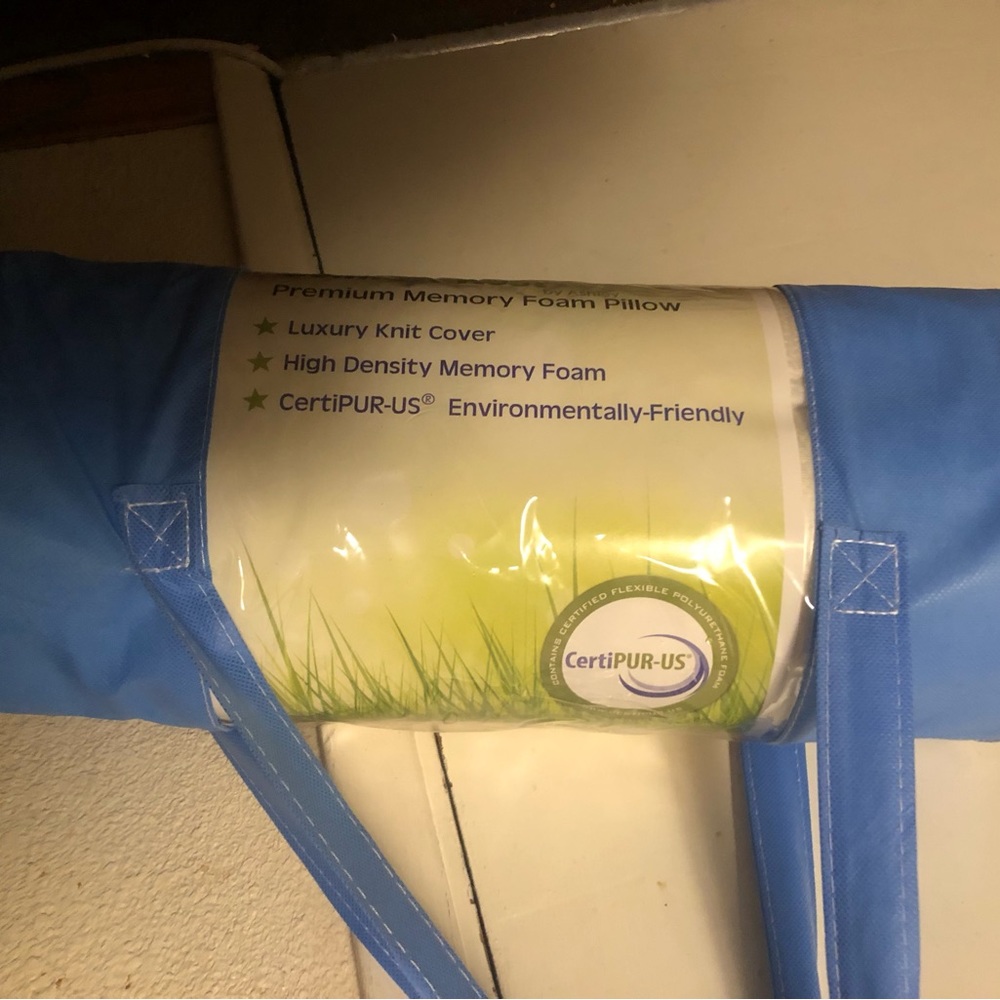 Memory foam pillow